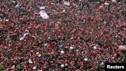 反對和支持總統穆爾西的民眾聚集在開羅