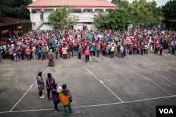 仅1月27日周一下午就有2000多人领到“寒士尾牙”活动的邀请单。（美国之音记者方正拍摄）