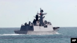 2025年2月11日，中国人民解放军海军护卫舰衡阳号在澳大利亚海岸附近的托雷斯海峡行驶。(澳大利亚国防军提供)