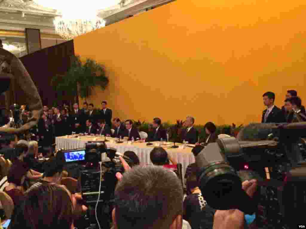 《马习会》马英九：这次两岸领导人首次会面原则性、重大问题先处理两岸需增进两岸心理距离此次会面主要目的为巩固两岸和平维持台海关系（美国之音李逸华）