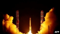 Старт с Байконура ракеты-носителя "Протон".