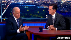 拜登星期四晚出席“史提芬‧科爾伯特晚間電視節目”(The Late Show with Stephen Colbert)