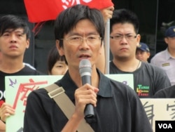 台湾守护民主平台会长徐伟群 (美国之音张永泰拍摄)
