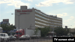 三星级泛美酒店成游民收容所 （VOA视频截图）