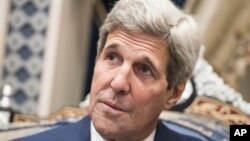 美國國務卿克里說，莫斯科應當停止支持阿薩德政權。