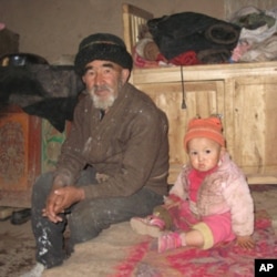 有子女在内地打工的维族家长