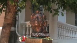 На фоне Пушкина