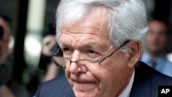 美国前众议院议长丹尼斯·哈斯特。（资料照，2015年6月9日）