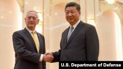 美國國防部長馬蒂斯與中國國家主席習近平在人民大會堂會面（2018年6月27日）。