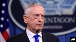 美国防部长马蒂斯在五角大楼记者会上