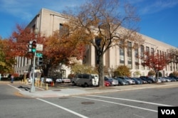 晚秋时节的美国之音大楼（美国之音丁力拍摄）