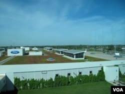 福特公司在密西根州迪尔伯恩的组装厂资料照。（美国之音王南拍摄）