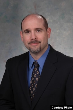 印第安纳大学与普渡大学印第安纳波里斯联合分校法学院教授罗伯特·卡茨（Robert Katz）