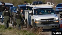 搜捕逃亡的前警官多尔纳