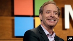 微軟總裁兼首席法務官布拉德•史密斯在微軟年度股東大會上發表講話。 (2016年11月30日)