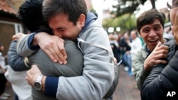 反和平协议者公投后欢呼