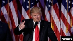 美國共和黨候選人唐納德·川普大選之夜在紐約向支持者致意