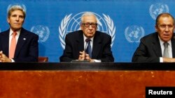美國國務卿克里(左)9月13日與聯合國特使卜拉希米(中)和俄羅斯外長拉夫羅夫9月13日在日內瓦。