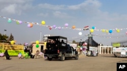 2012年2月17日，伊拉克安全部队进入阿什拉夫难民营的大门