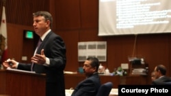 检察官埃克曼陈述证词 （图片由Sophia Li/Neon Tommy提供)