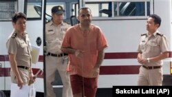 黎巴嫩裔瑞典公民阿特里斯.侯賽因星期三在泰國法院出庭。