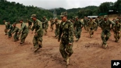 撣族是幾十年來不斷和緬甸政府發生內戰的少數民族之一。圖為撣族軍隊操練的資料照。