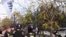 'Yan sanda a wani gari da ke gabashin Rasha sun kame wasu masu zanga-zangar adawa akan kamun gwamnan lardin watanni uku da suka gabata.