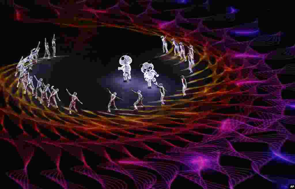 平昌冬奥会闭幕式上，载歌载舞。（2018年2月25日）