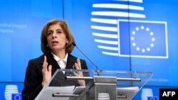 資料照：歐盟衛生委員与食品安全事務委員基利亞基德斯在布魯塞爾歐盟總部舉行的一個記者會上講話。（2020年2月13日）