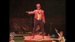 美国万花筒: 表演团体：现代的蓝人组合与传统的玲玲兄弟马戏团；联合国官员讲述联合国历史