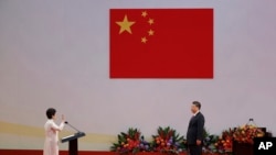 林鄭月娥在習近平監誓下2017年7月1日宣誓就職香港特首（美聯社）