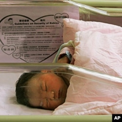 前往香港生产的大陆孕妇人数从2010年的500人猛增到去年的1650人