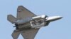 F-22 в полёте с раскрытым отсеком для вооружения. Такие самолёты были применены ВВС США для уничтожения китайского аэростата-шпиона и неопознанного объекта над Аляской. Архивное фото