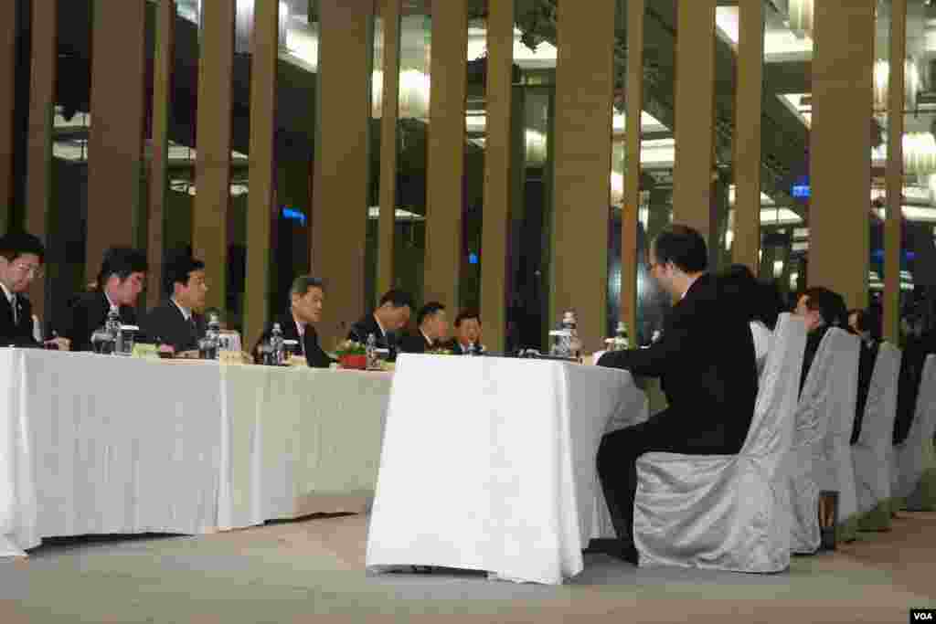 两岸事务首长会议会前 (美国之音张佩芝拍摄)
