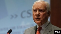 力主恢复总统贸易促进授权的哈奇参议员（美国之音 赵江拍摄）