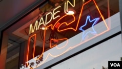 “美国制造”的霓虹广告(美国之音拍摄)