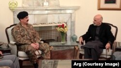 巴基斯坦陸軍參謀長拉西爾.謝里夫星期三與阿富汗總統加尼就兩國邊界安全問題舉行會談。