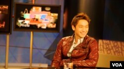 Rain在美国之音演播室