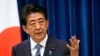 资料照：日本前首相安倍晋三在记者会上（2020年8月28日 美联社）