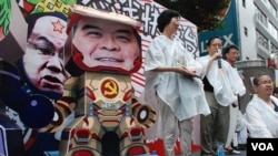 民主黨製作「呃人MAN」公仔，諷刺特首梁振英沒有誠信