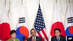 美国总统奥巴马3月25日在海牙与日本首相安倍晋三和韩国总统朴槿惠会晤