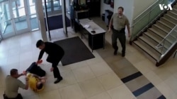 美国一男子为逃庭纵身跳下阳台摔成重伤