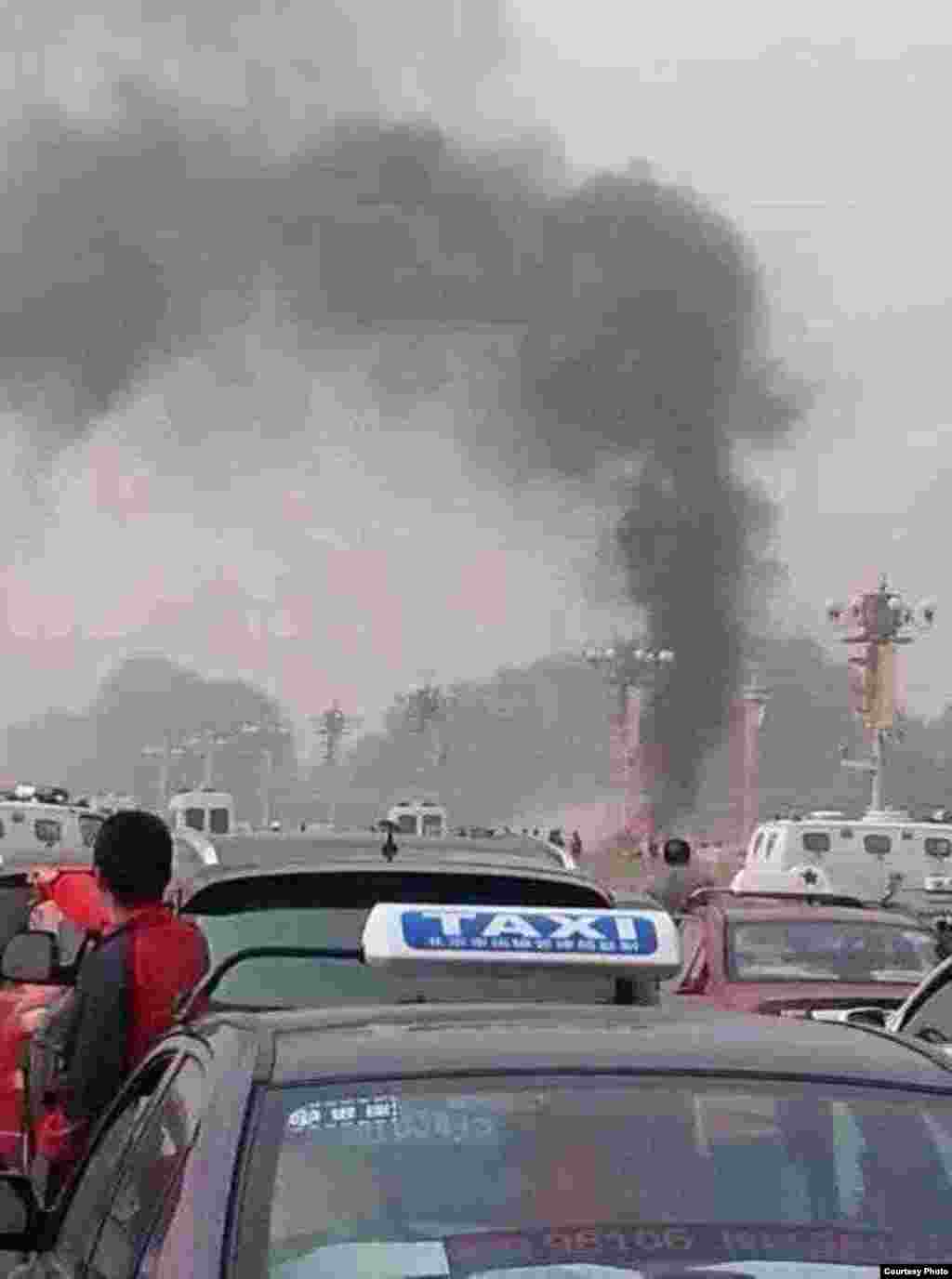 天安門遭車撞擊致5死38人傷（圖片來自微博網友）