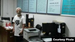 影像展主办者、电影基金创始人栗宪庭在派出所 （参与网图片）