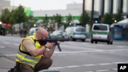 警員在襲擊事後加強戒備