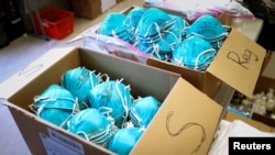 紐約州政府3月17日向該州衛生機構的工作人員提供的N95口罩。