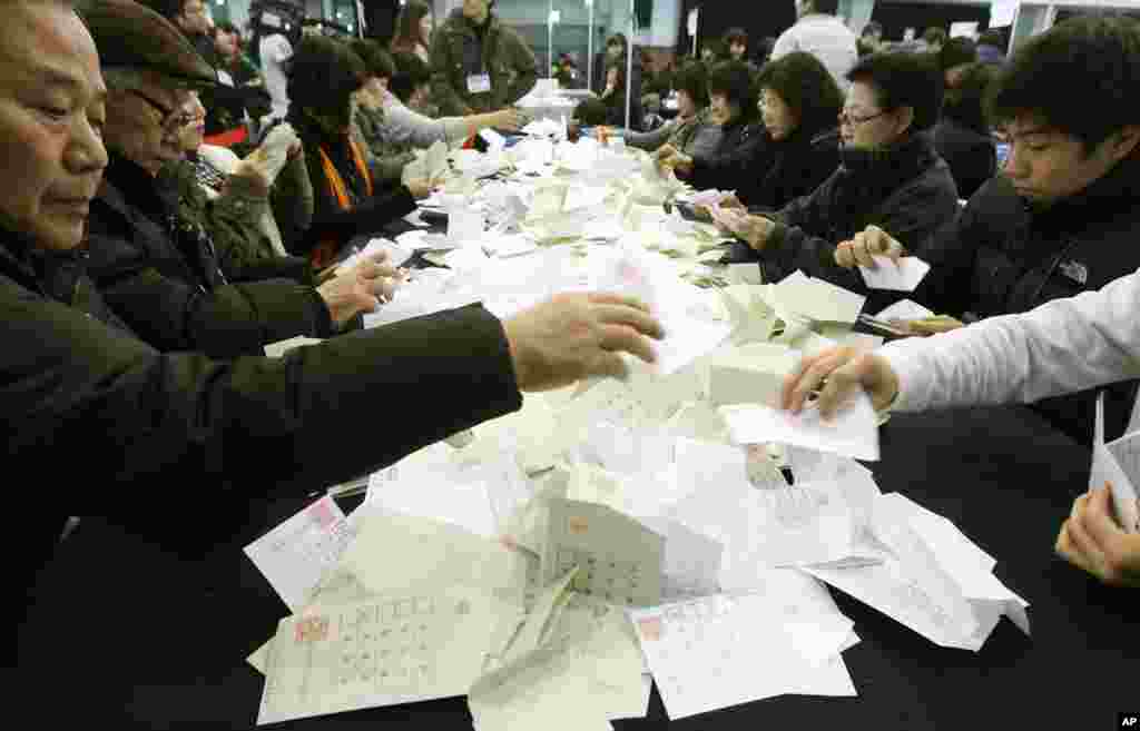 Casi un millón de personas abarratoron la Plaza de San Pedro y sus alrededores.