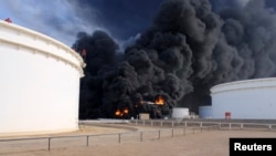 上周五至少5個儲油罐被點燃，損失了數十萬桶石油。