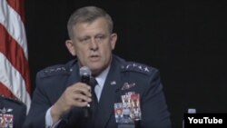 Командующий операциями ВВС США в Европе и Африке генерал Фрэнк Горенц