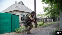 乌克兰军人在顿涅茨克的战斗中（2015年6月4日）